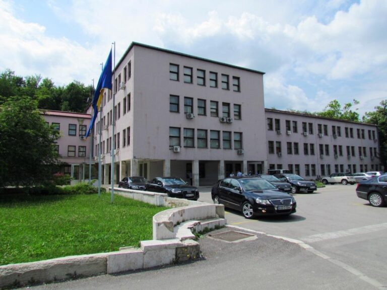 Saopćenje Vlade FBiH u vezi s tehničkom greškom u Zakonu o finansiranju pomoći za otklanjanje posljedica prirodne nesreće i obnovu područja zahvaćenim prirodnom nesrećom